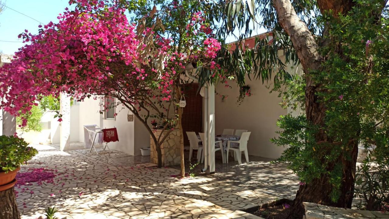 Villa Beatrice Serranova Екстериор снимка